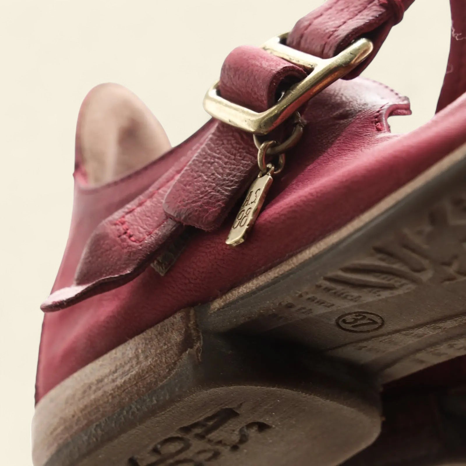 Zowie A.S.98 Red Summer 25 Leather Sandal
