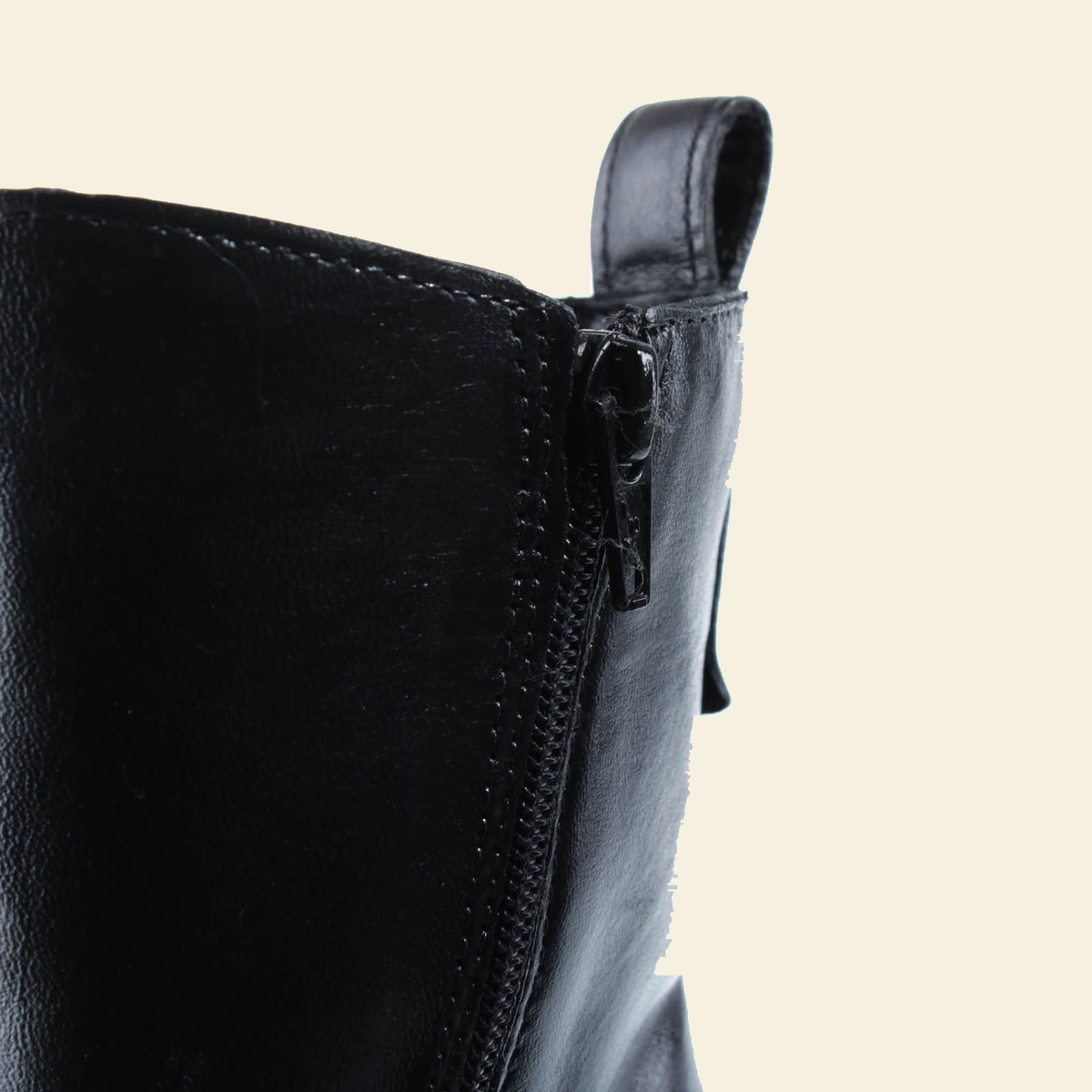 MJUS MADDALENA Black ankle boots, hardware and construction detail