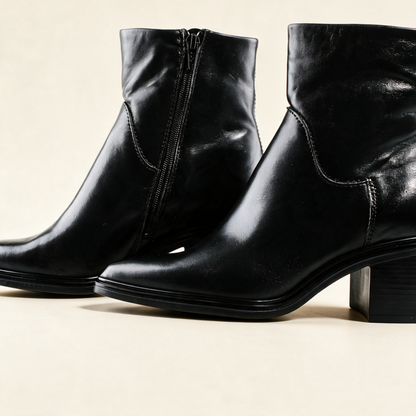 MJUS BRIO Black ankle boots, hardware and construction detail 