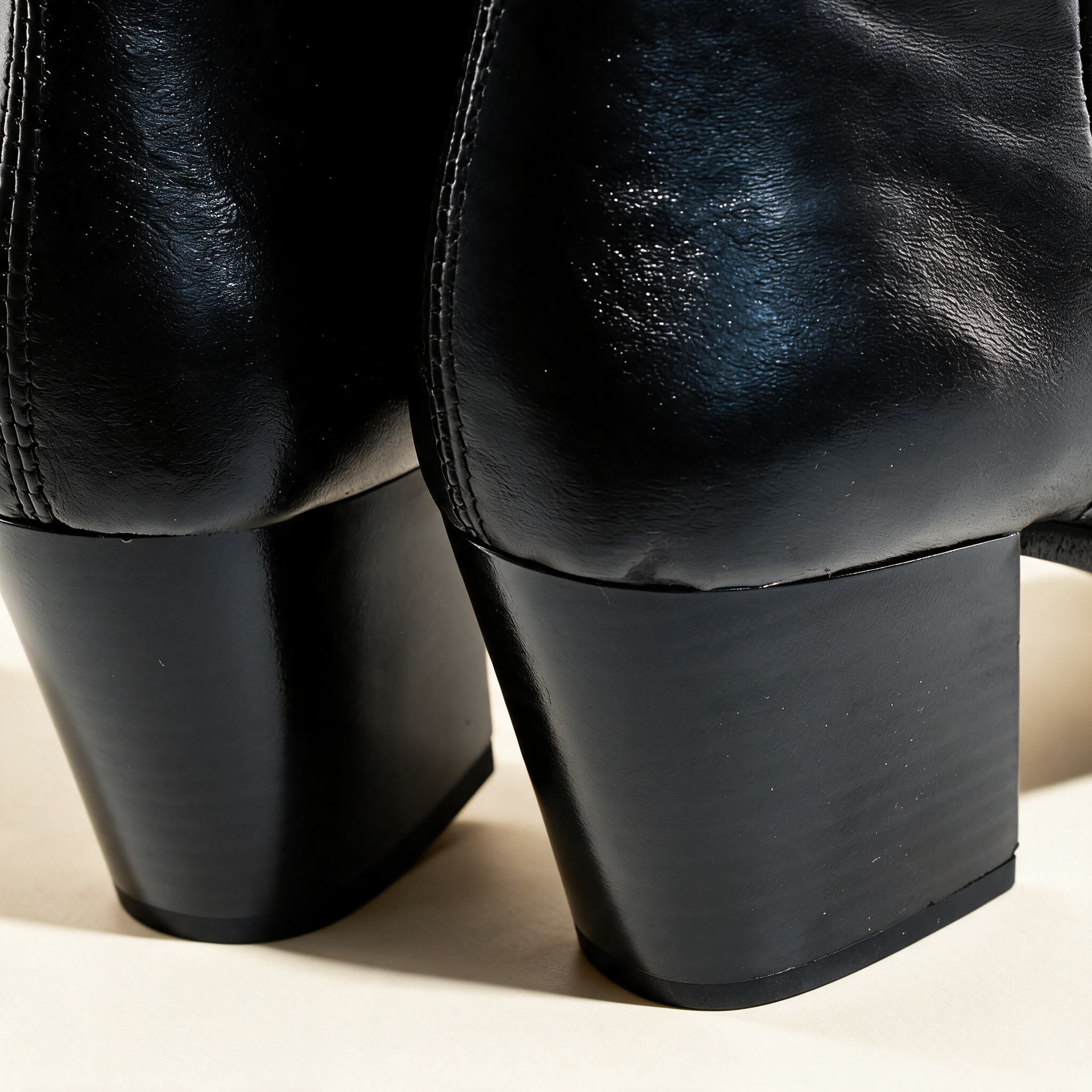 MJUS LUNA Black ankle boots, leather and finishing detail 