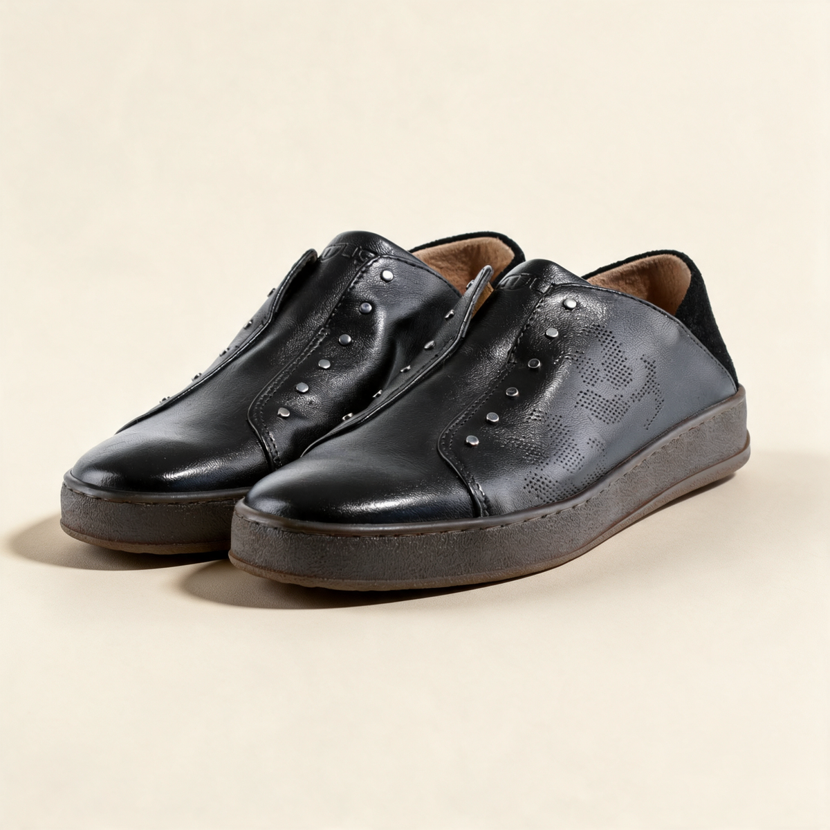 MJUS CORA Black sneakers, pair three-quarter view 